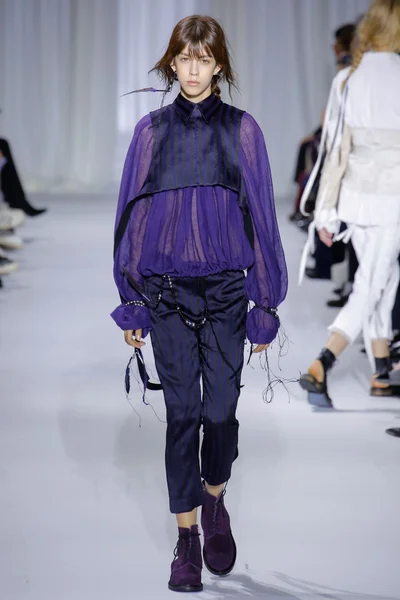 Look 25